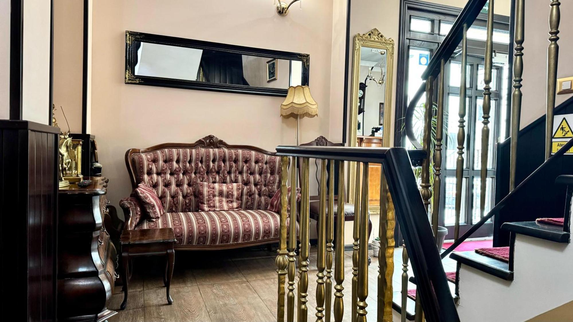 La Favorita Guesthouse Boutique Craiova Exterior photo